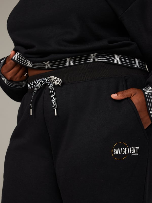 Essential Scope Logo-Trim Sweatpant