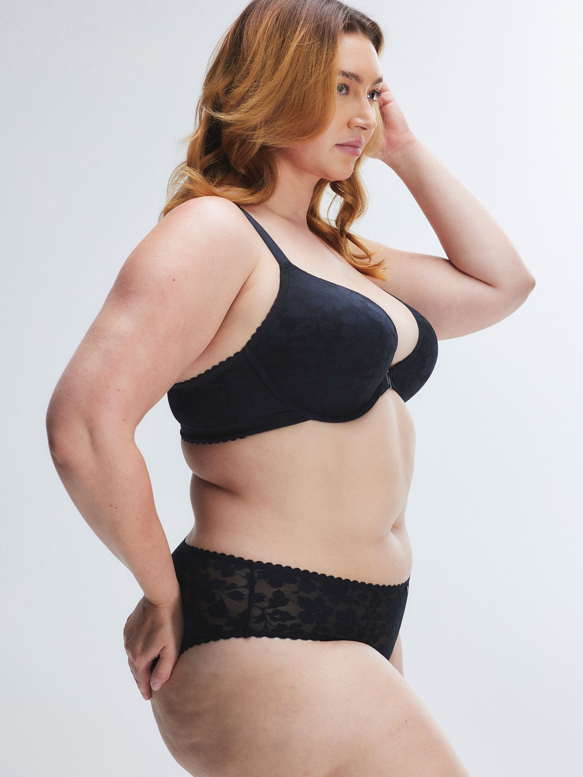Lavish Lace Front-Closure Push-Up Bra in Black | SAVAGE X FENTY