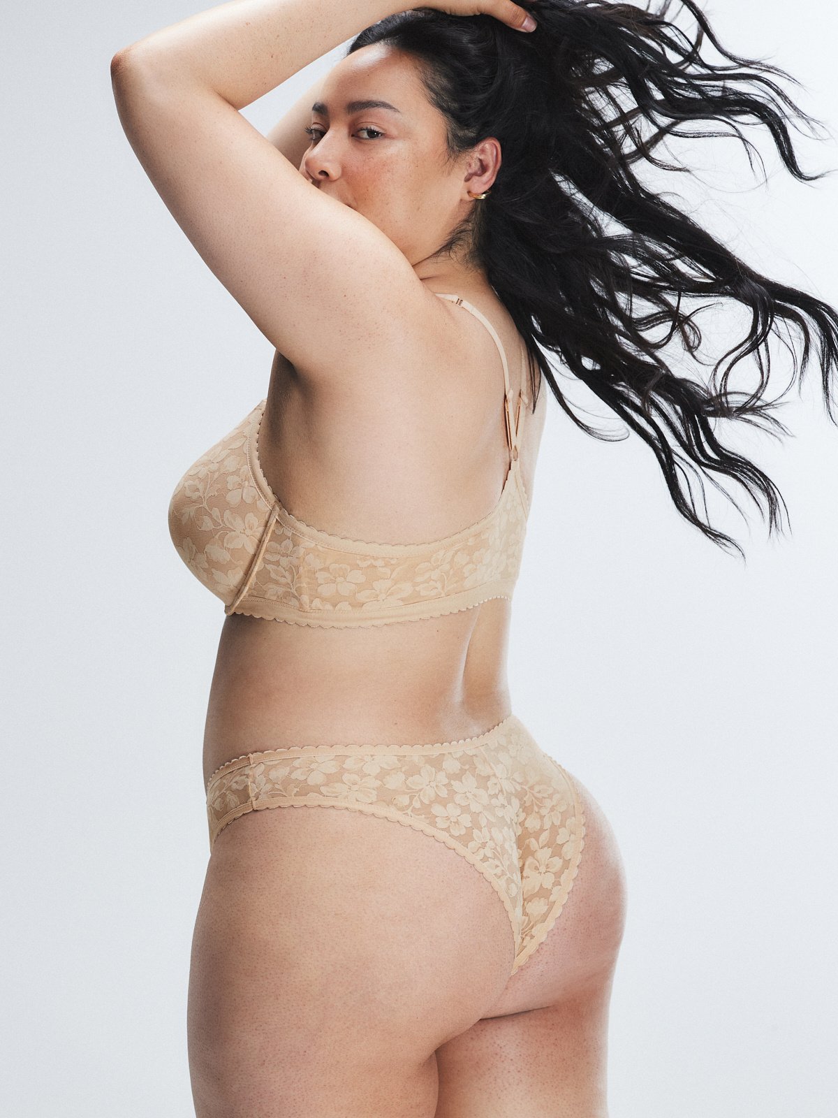 Lavish Lace Front-Closure Push-Up Bra