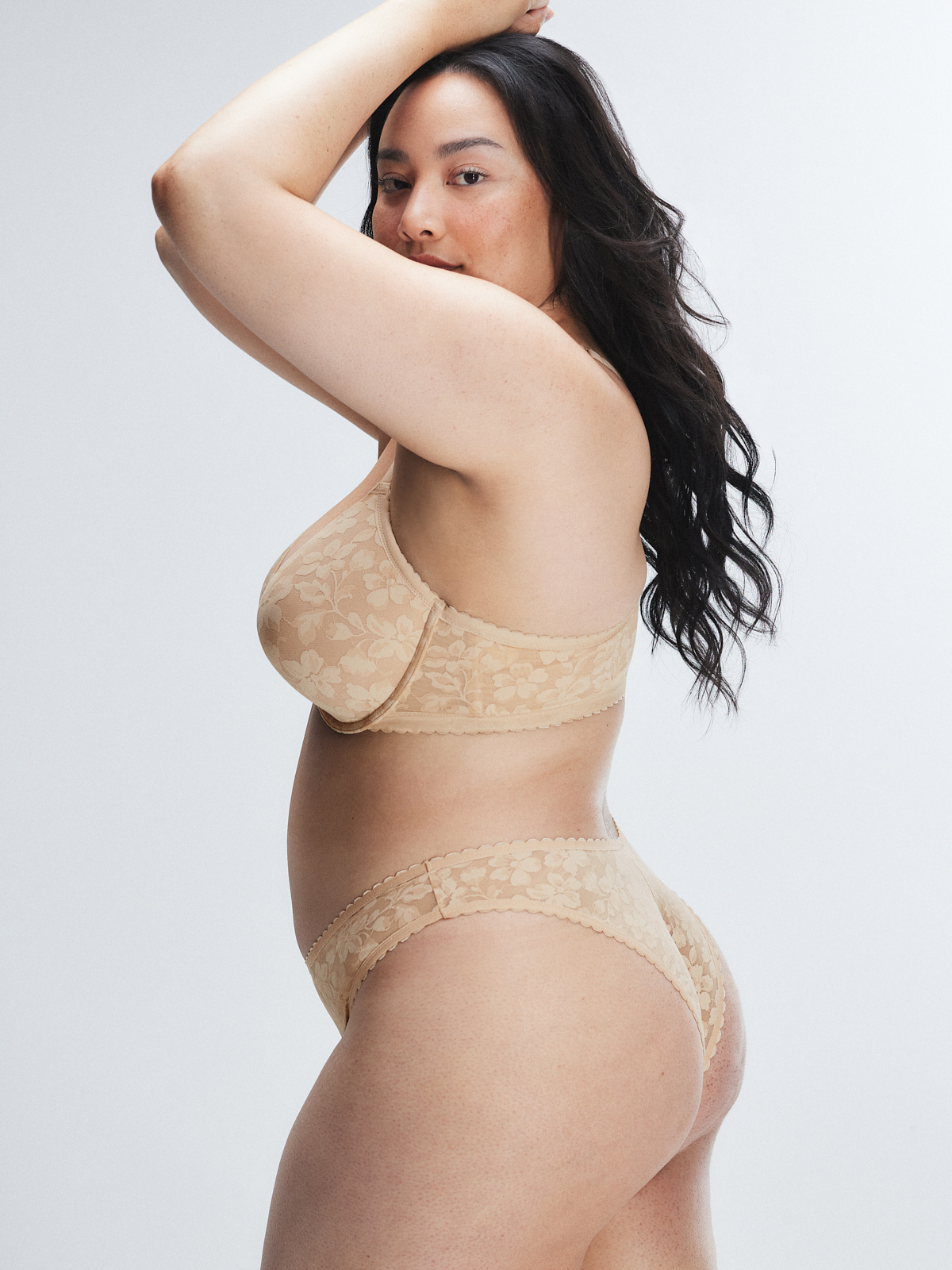 Lavish Lace Front-Closure Push-Up Bra