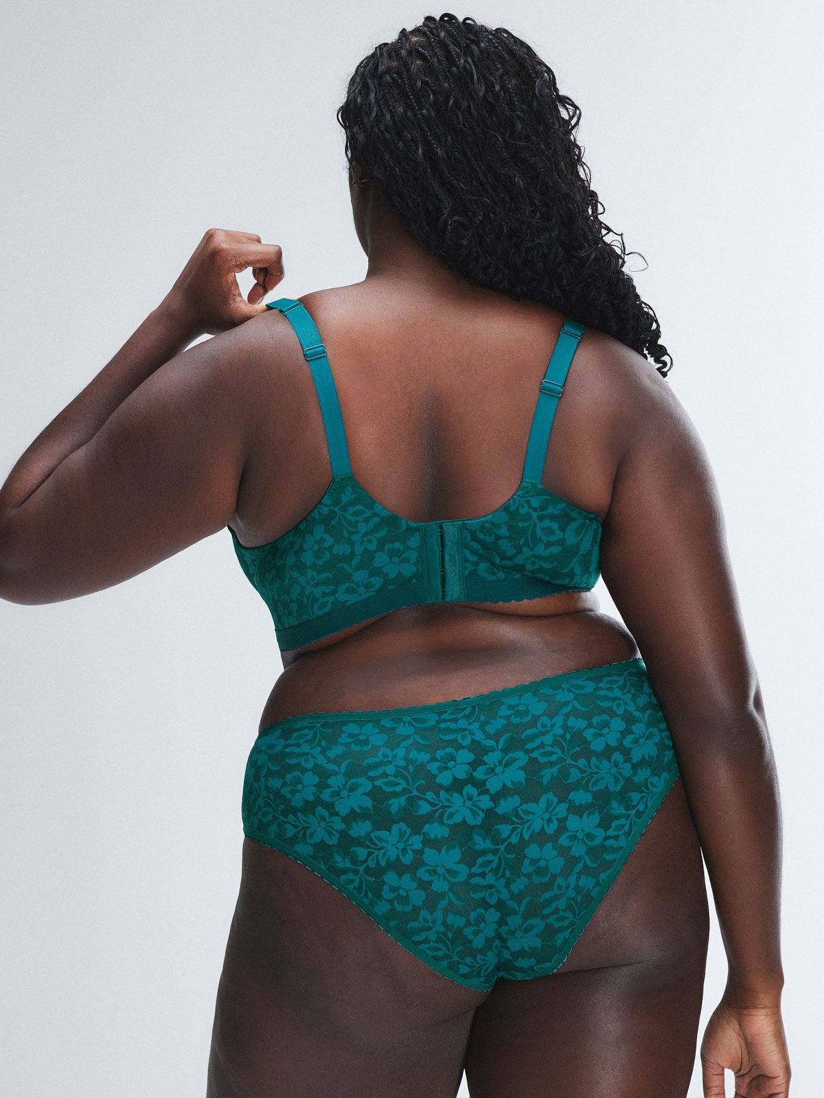 Lavish Lace Unlined Plunge Bra in Green | SAVAGE X FENTY