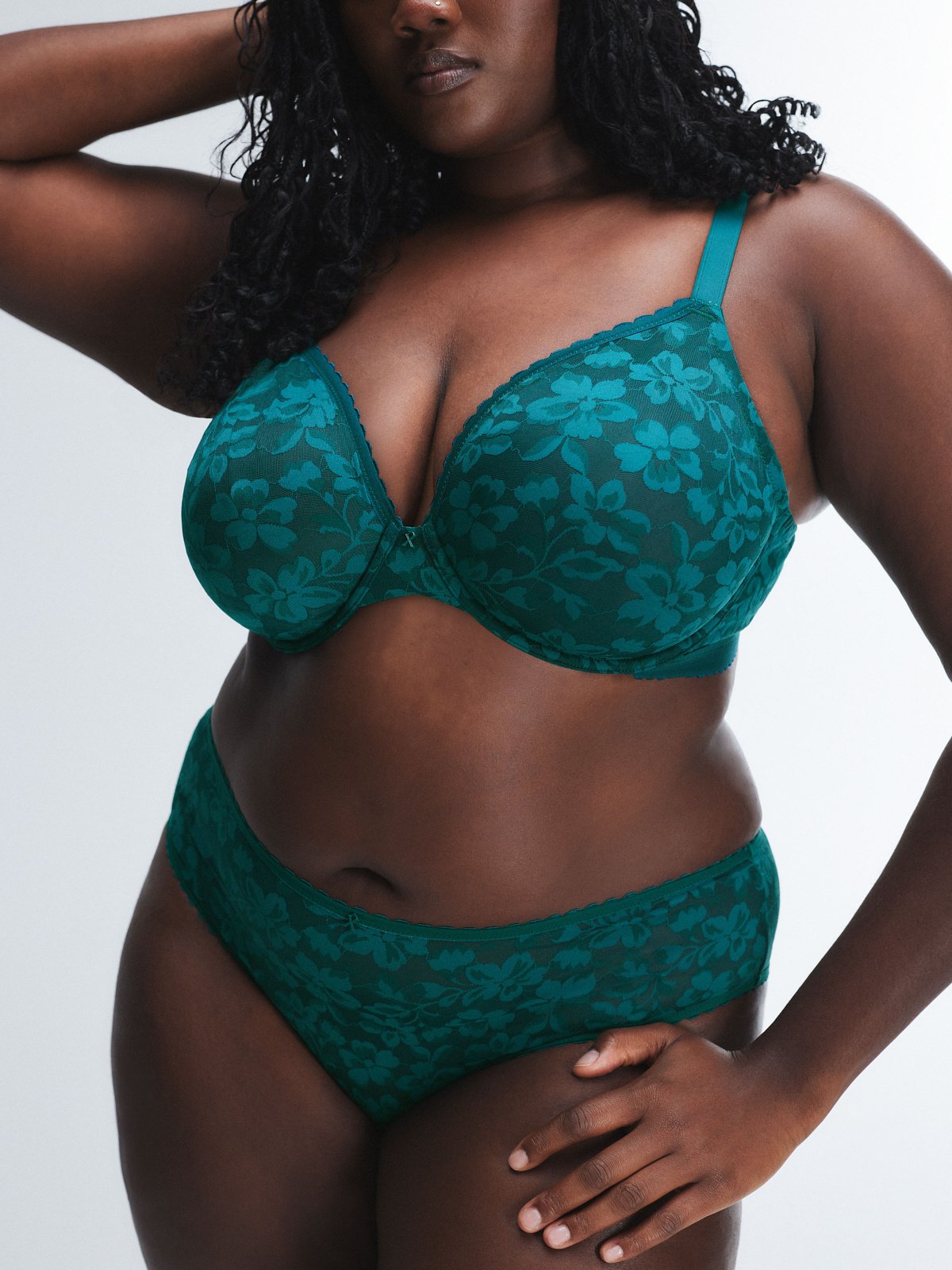 Lavish Lace Unlined Plunge Bra in Green | SAVAGE X FENTY