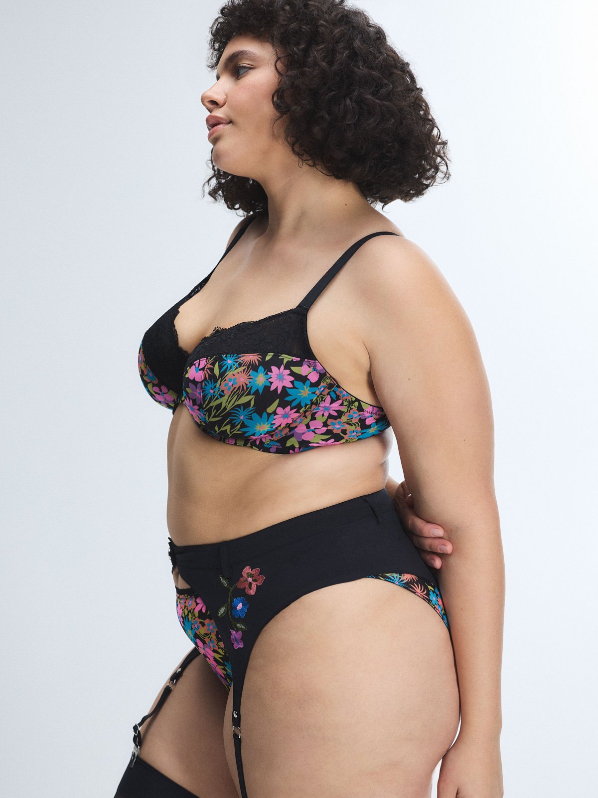 Hopelace Romantic Garter Belt in Black | SAVAGE X FENTY