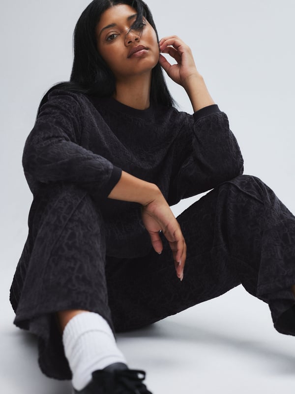 Women's Signature Script Velour Slippers