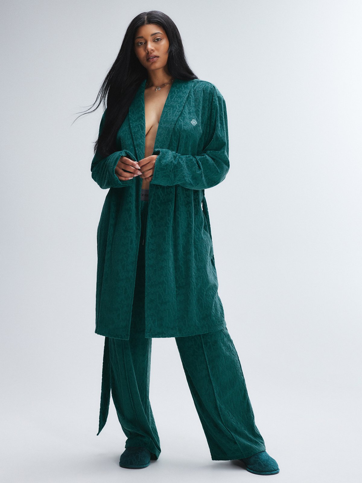 Signature Script Velour Robe