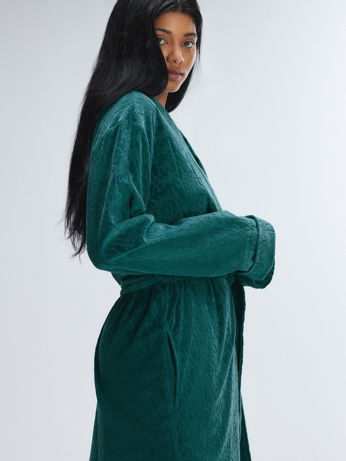 Signature Script Velour Robe