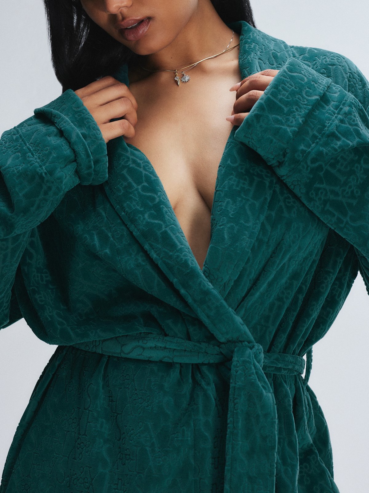 Signature Script Velour Robe