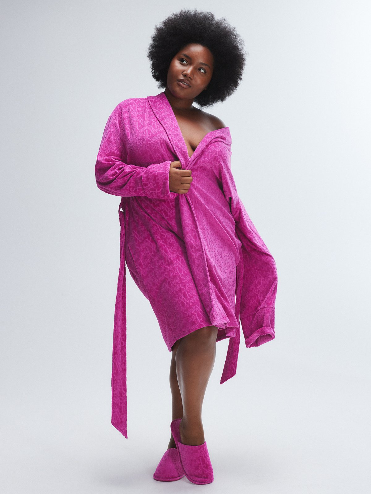 Signature Script Velour Robe