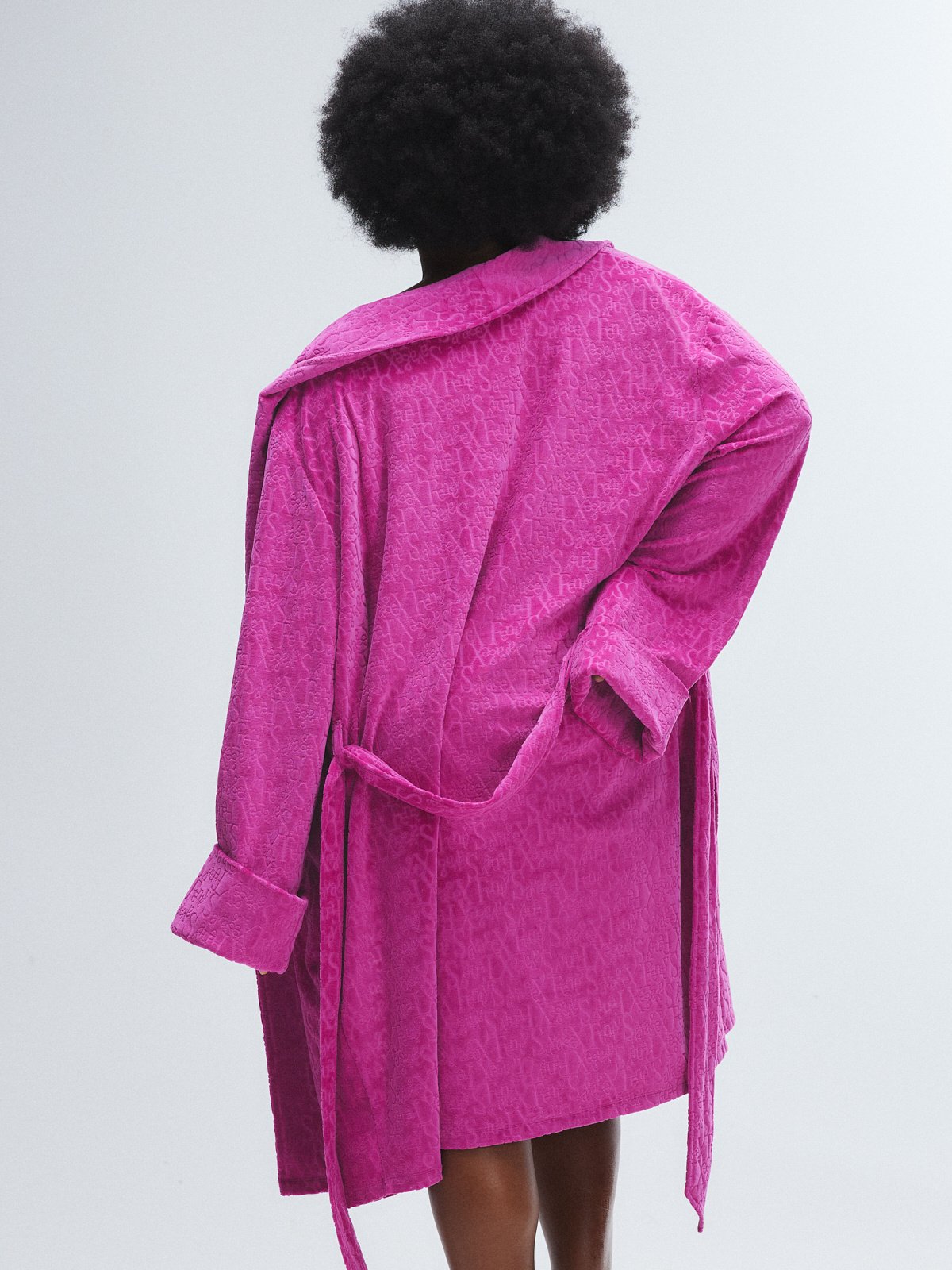 Signature Script Velour Robe