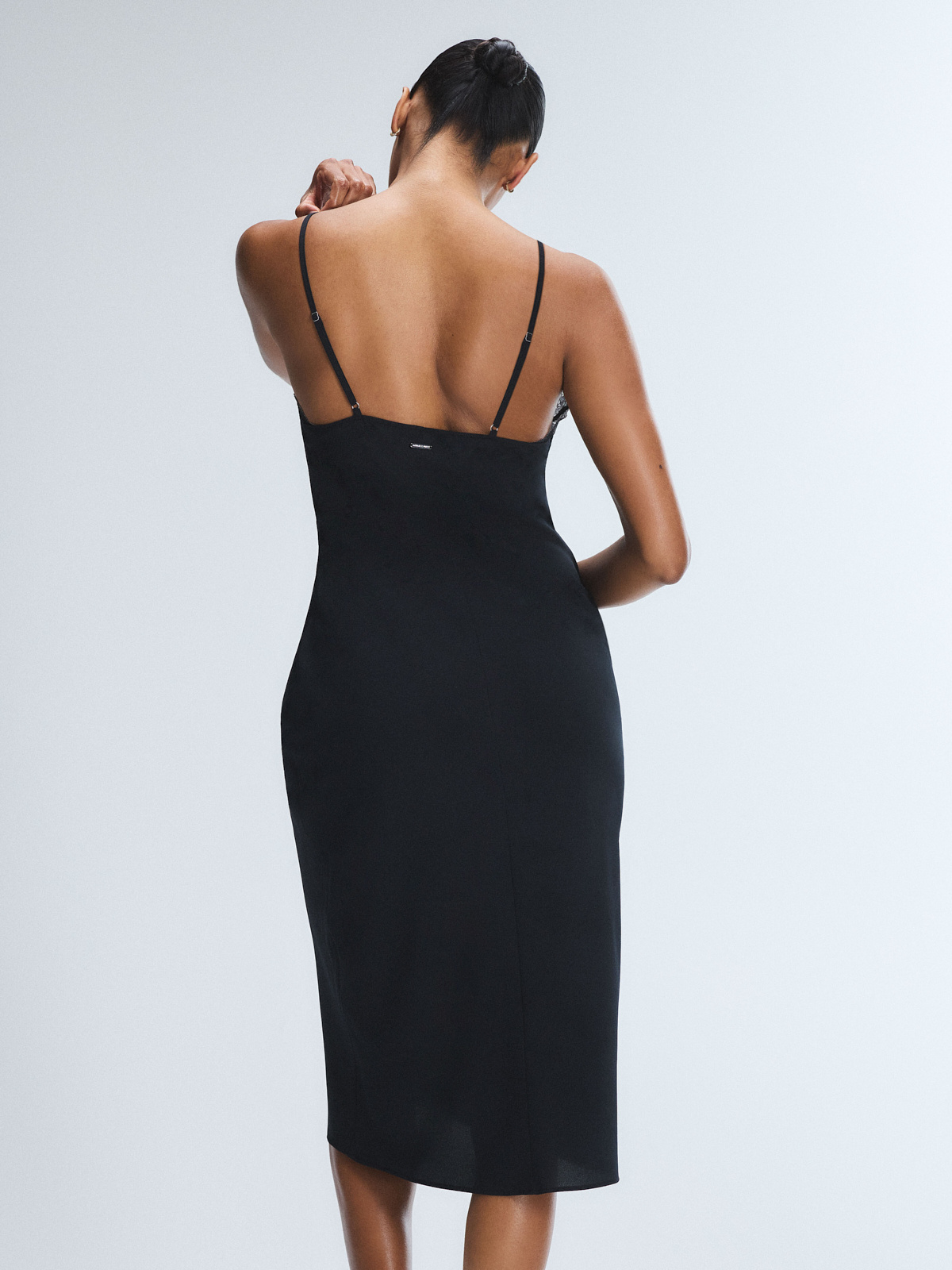 Lacestruck Sleep Slip in Black | SAVAGE X FENTY