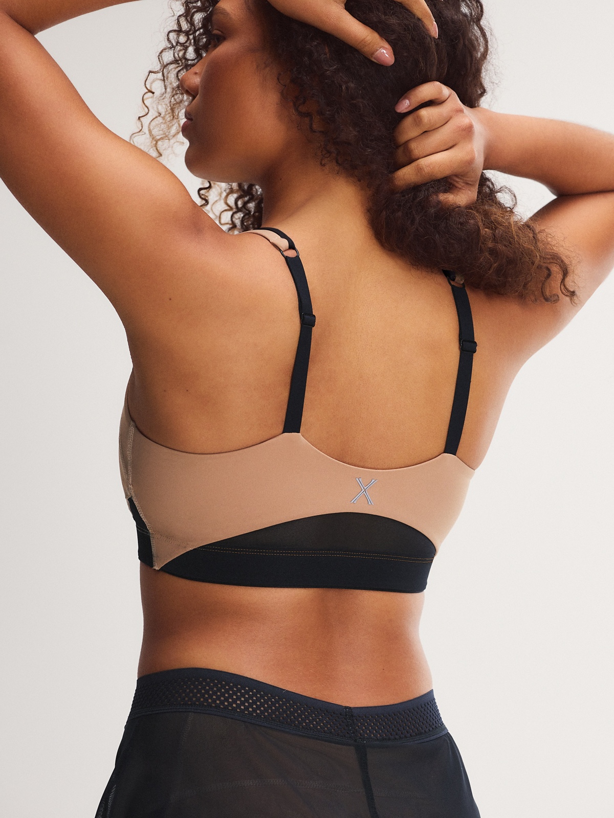 Cool Curves Medium-Impact Mesh-Trim Sports Bra
