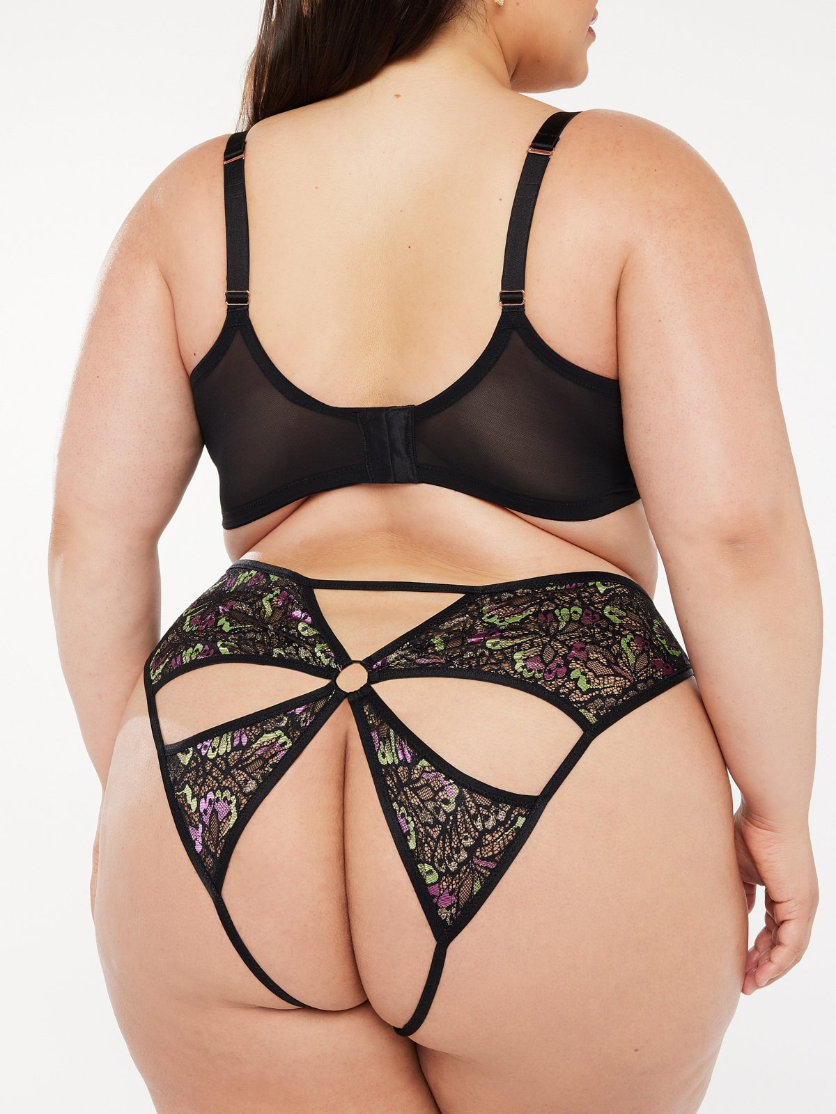 https://cdn.savagex.com/media/images/products/UD2252298-10785/BUTTERFLY-WINGS-LACE-AND-MESH-CROTCHLESS-PANTY-UD2252298-10785-1-1200x1600.jpg