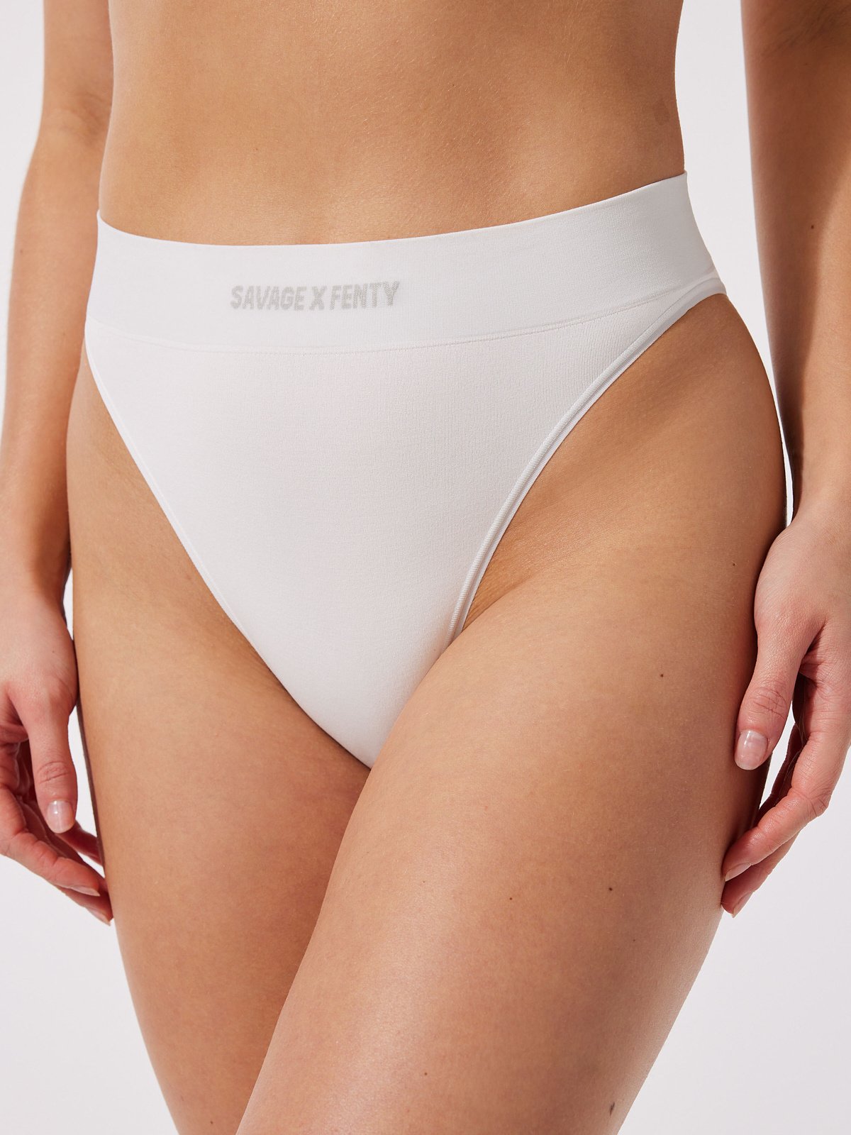 Seamless High-Waist Bikini Knickers in White