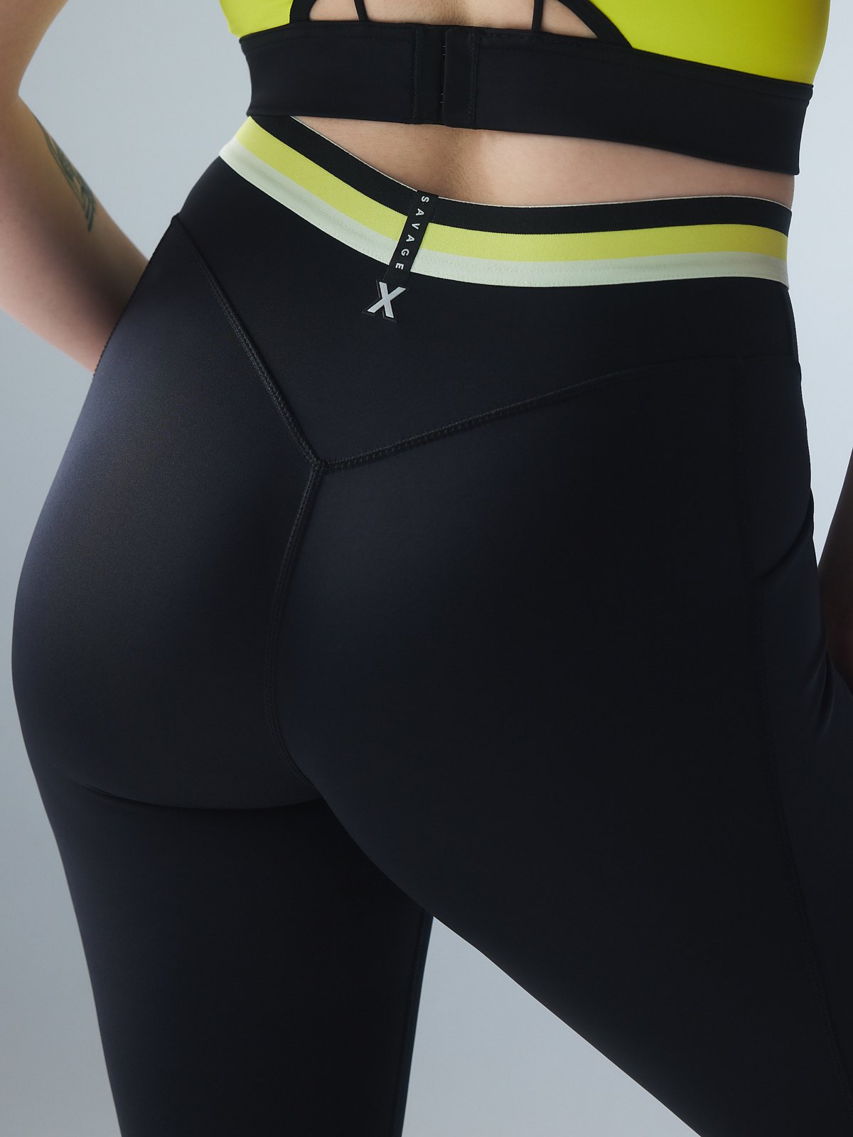 Lineup High-Waist Pocket Legging in Black