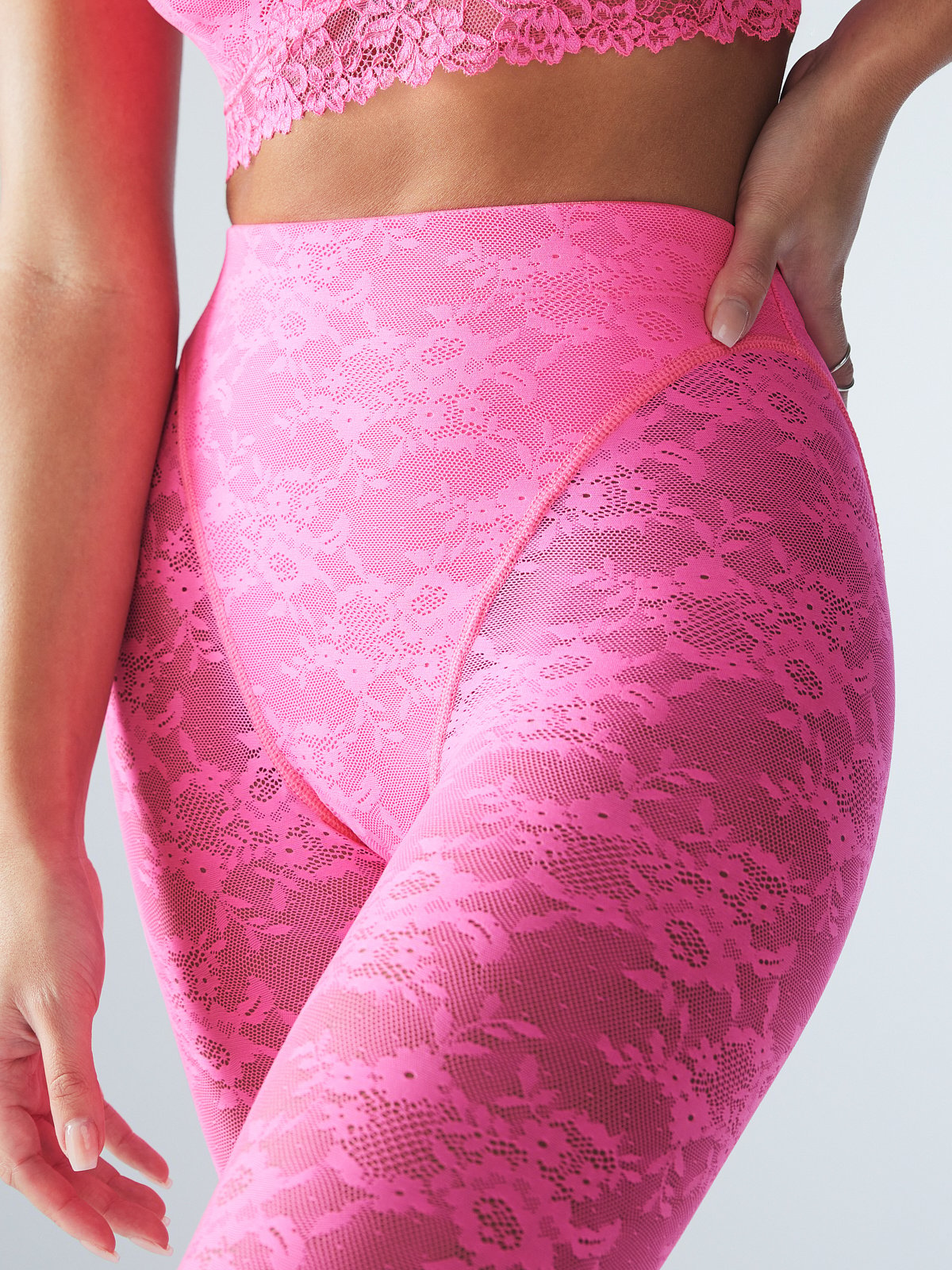 Lace Race High-Waist Legging in Pink