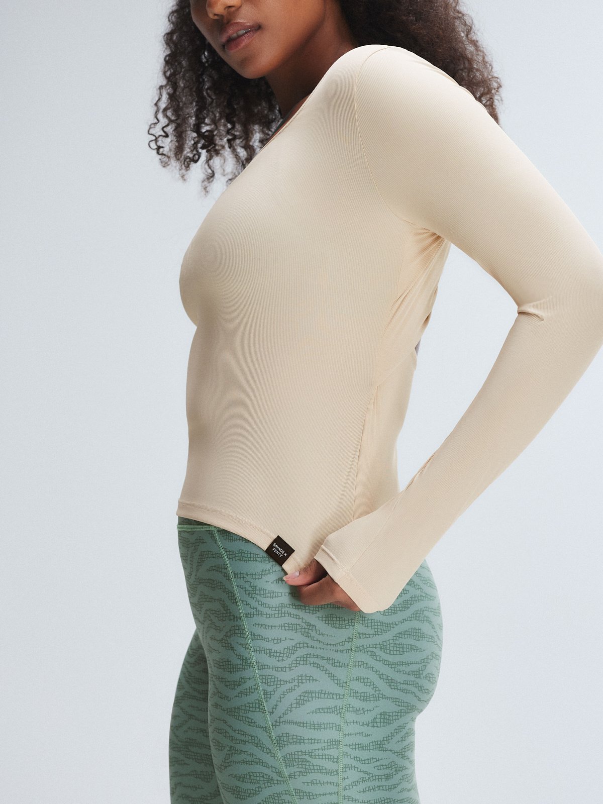 Light Layer Twist Back Top