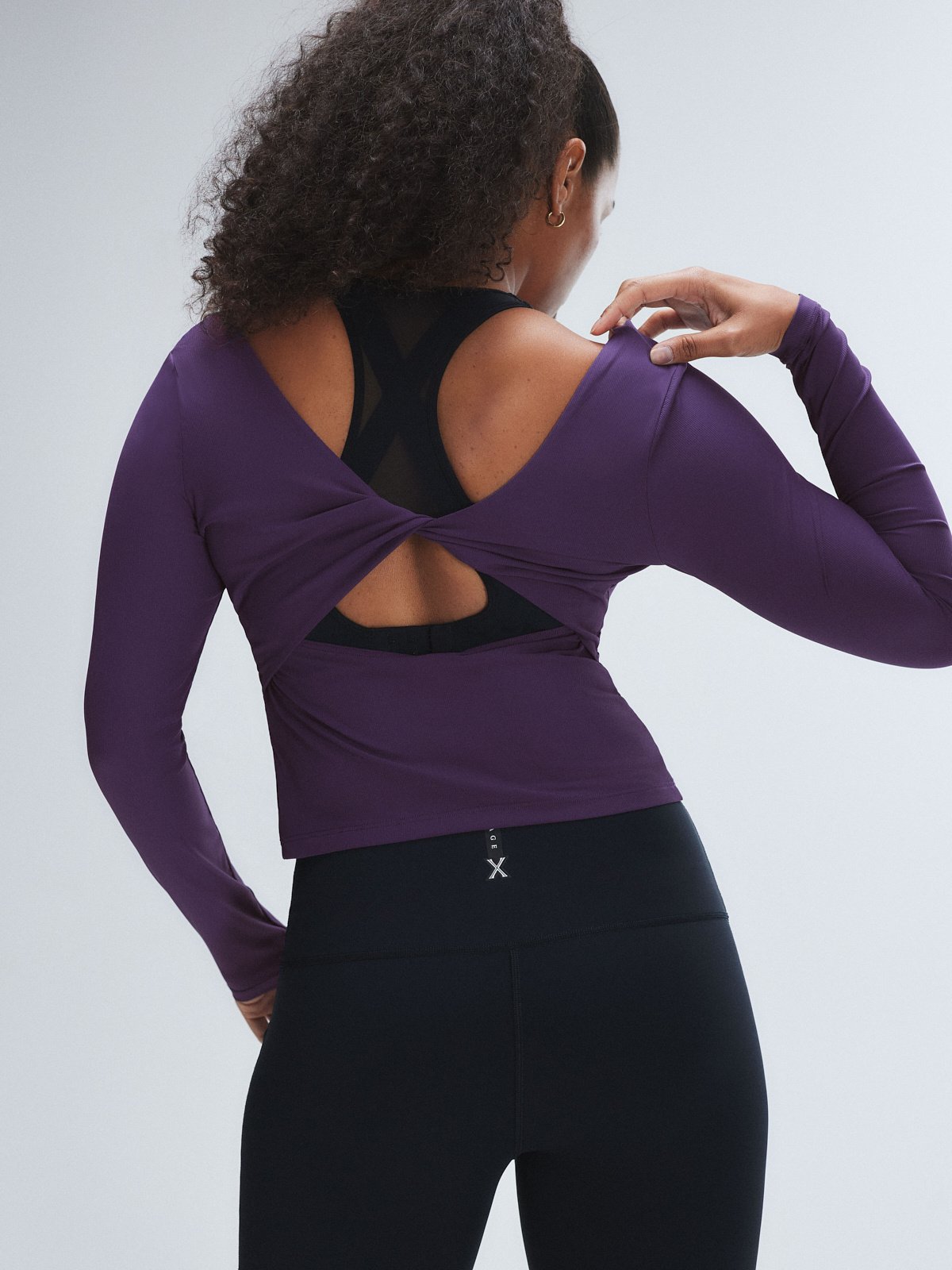 Light Layer Twist Back Top