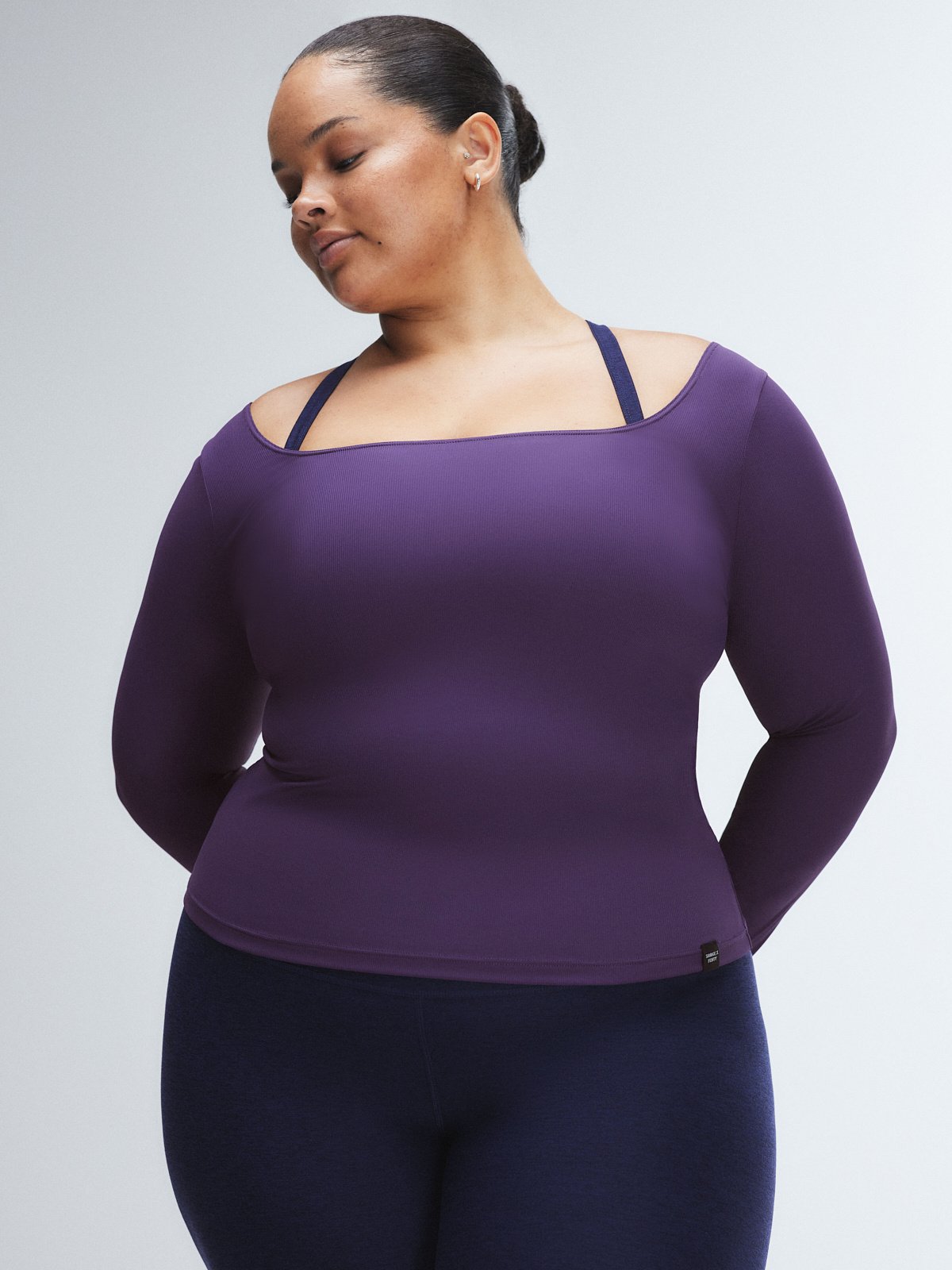 Light Layer Twist Back Top